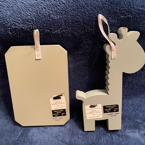Hobby Lobby Wooden Giraffe and Matching Plaque Set - Picture 2 of 11